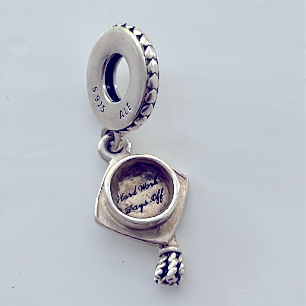 Pandora 925 graduation charm